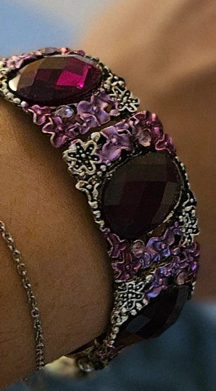 Pulsera elegante morada y plata