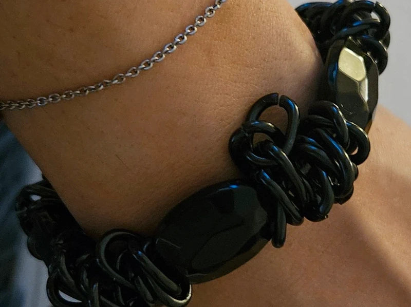 Pulsera negra elegante