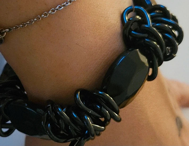 Pulsera negra elegante