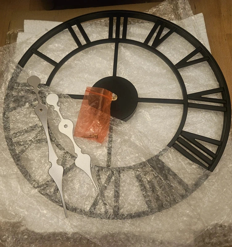 Reloj de pared redondo metal negro calado