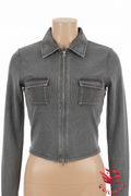 Chaqueta marrón con cremallera y bolsillos