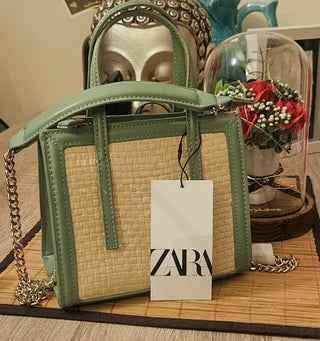 Mini bolso Zara verde y beige